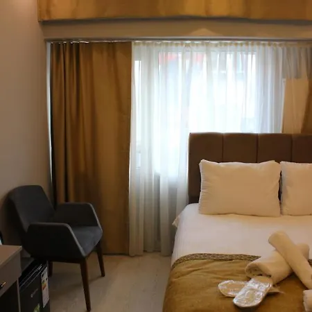 Class Hotel *