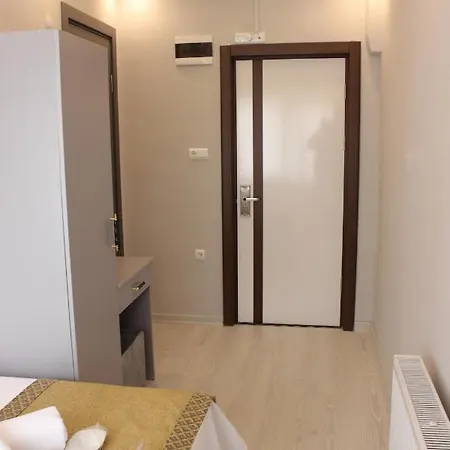 Class Hotel *